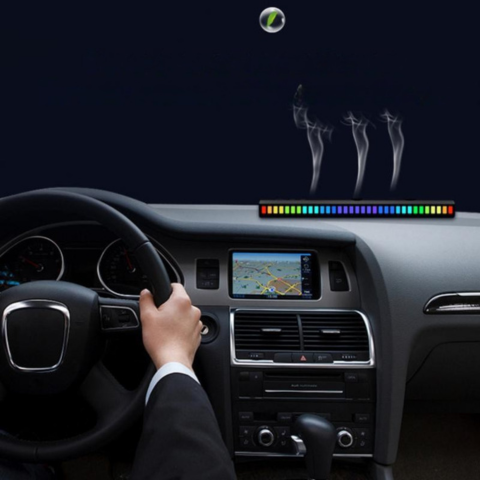 Dispersor de arome auto – iluminare LED și prospețime la bord