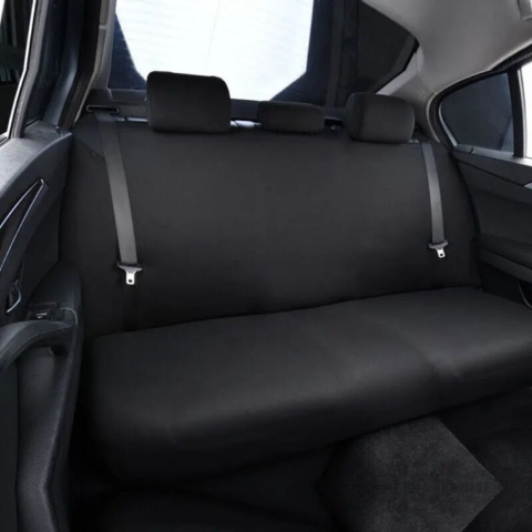 Pokrowiec na tylną kanapę dla psa – idealny do podróży samochodem