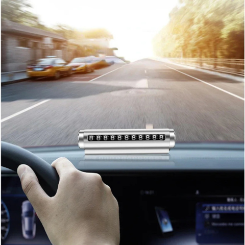 لوحة موقف مؤقتة — رقم الهاتف مرئي