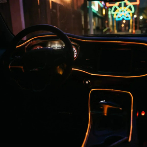 Auto světelné pásy – RGB atmosféra interiéru 
