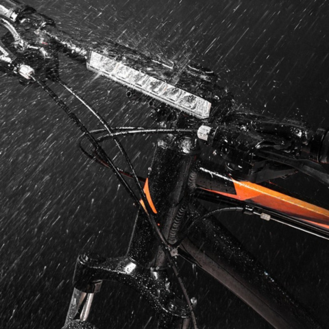 Bicycle Handlebar Lamp – Rechargeable and Waterproof 